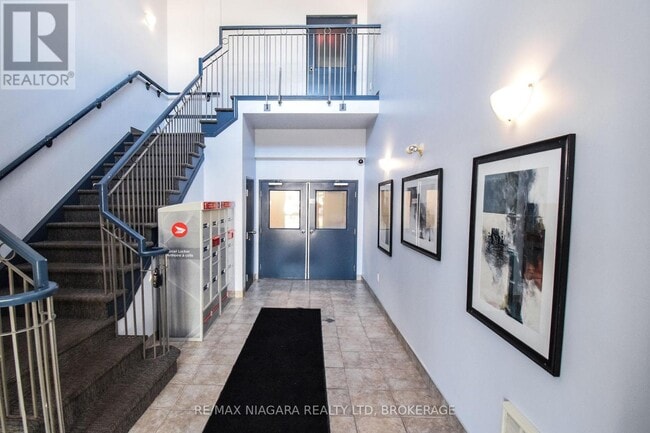 6365 Drummond Rd in Niagara Falls, ON - Foto de edificio - Building Photo