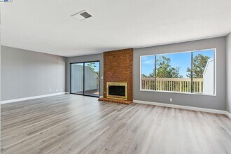 81 Mountain Valley in Oakland, CA - Building Photo - Building Photo