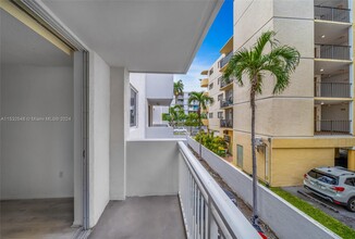 1665 Bay Rd, Unit 218 in Miami Beach, FL - Building Photo - Building Photo