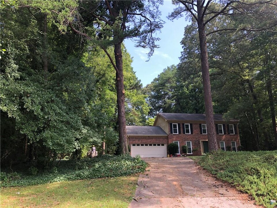 2535 Raintree Way NE in Marietta, GA - Building Photo