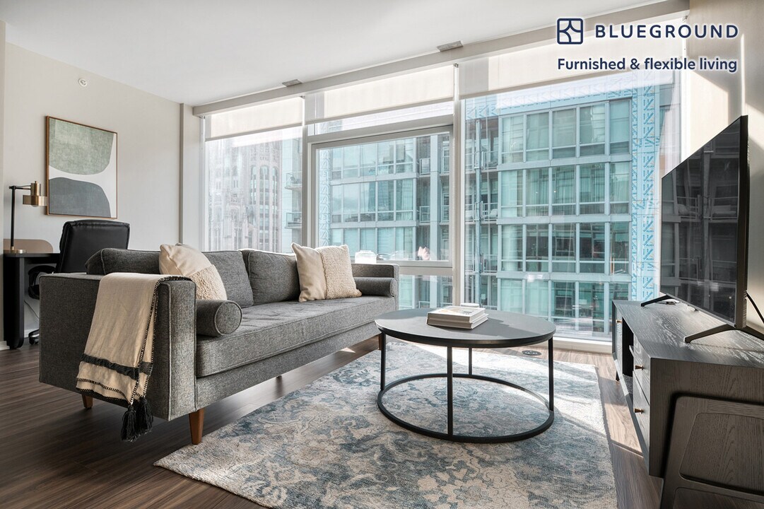 200 E Illinois St in Chicago, IL - Building Photo