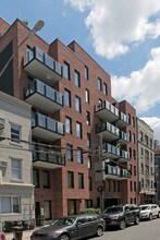 223 N 8th St in Brooklyn, NY - Foto de edificio - Building Photo