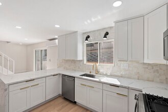 3646 Curlew St in San Diego, CA - Building Photo - Building Photo