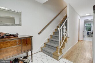 27 S Abingdon St in Arlington, VA - Building Photo - Building Photo