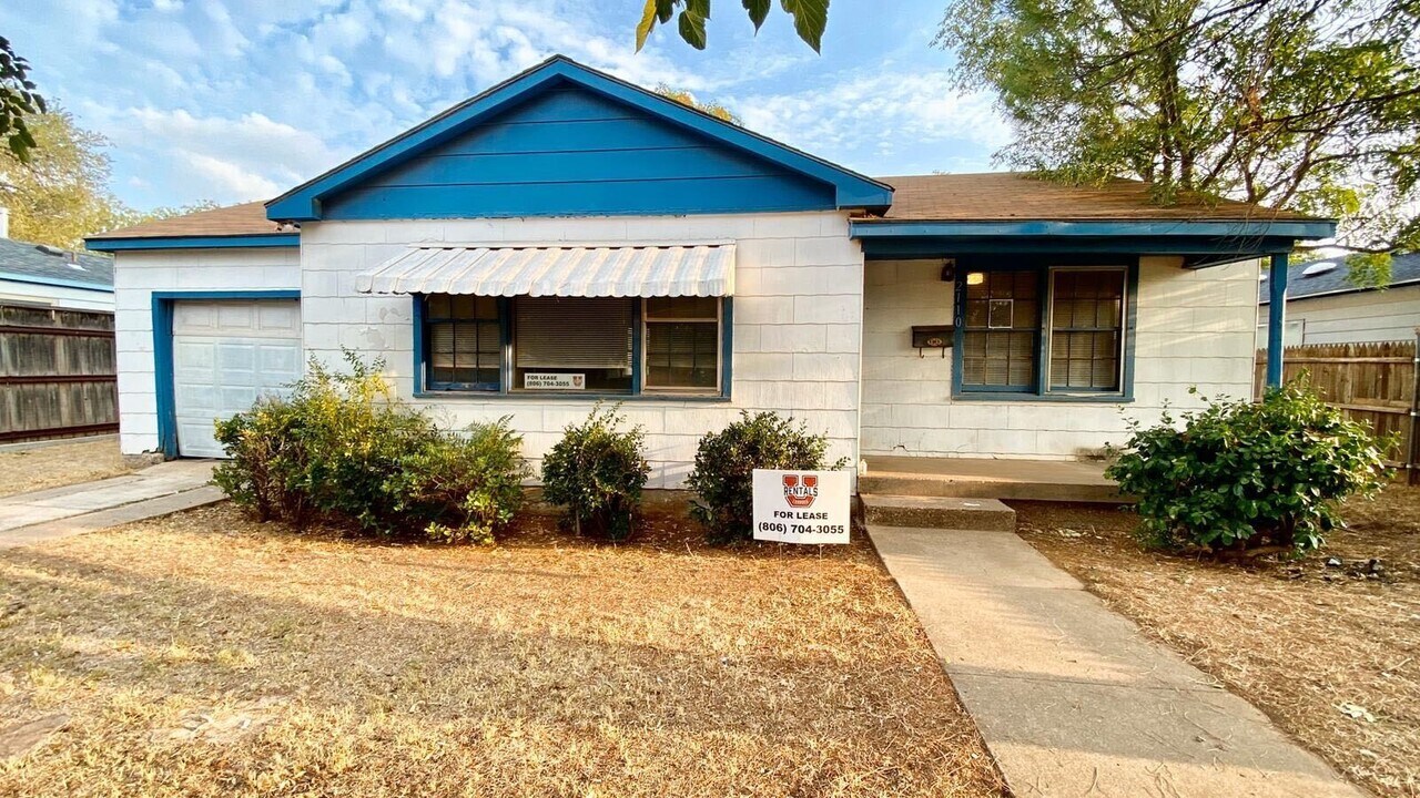 2110 37th St in Lubbock, TX - Foto de edificio