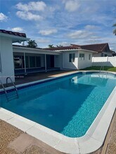 16453 NE 33rd Ave in North Miami Beach, FL - Building Photo - Building Photo