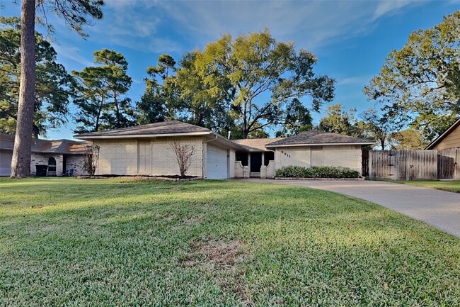 2311 Whispering Wind Ln