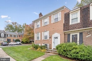 7029 Bradwood Ct in Springfield, VA - Building Photo