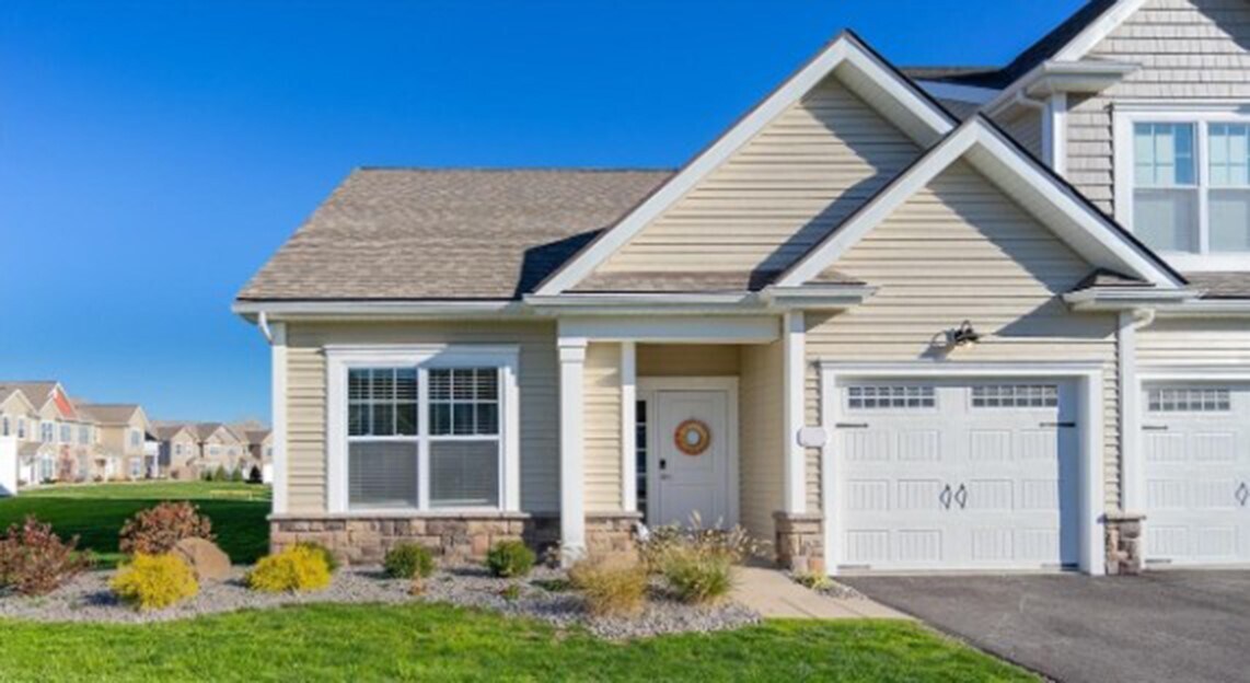 24 Grn Spg Ln in Rochester, NY - Building Photo