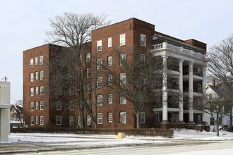 Colonial Apartments in Elyria, OH - Building Photo - Building Photo