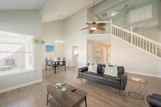 16026 Hidden Acres Dr in Houston, TX - Building Photo - Building Photo