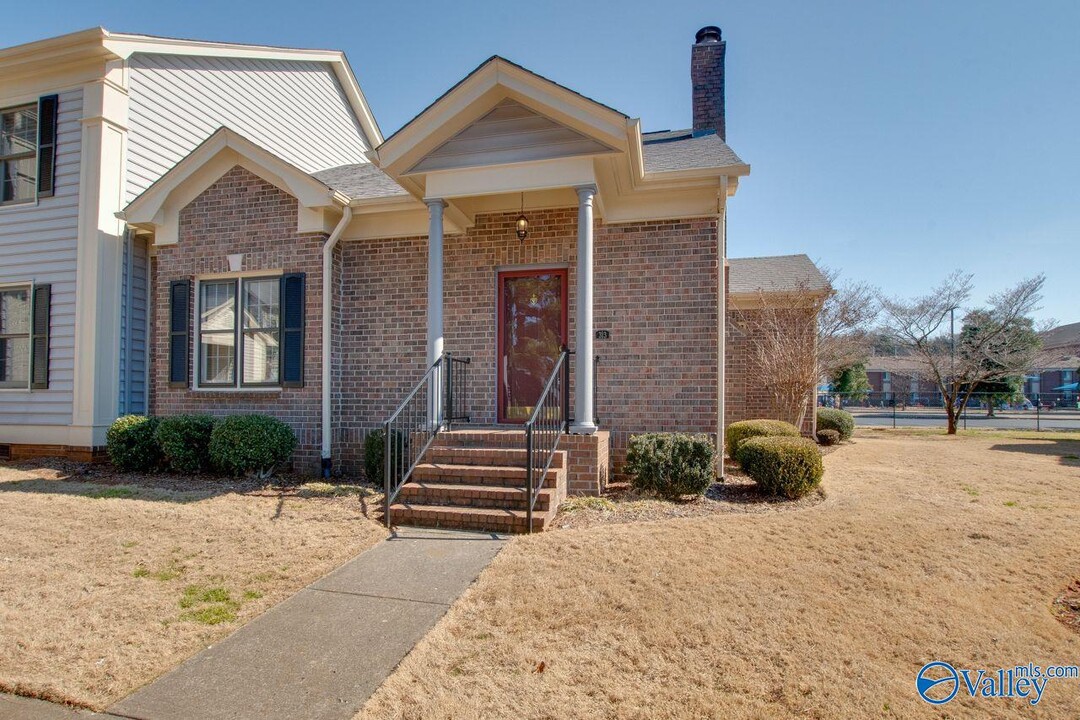 313 Kensington Ct SW in Huntsville, AL - Building Photo