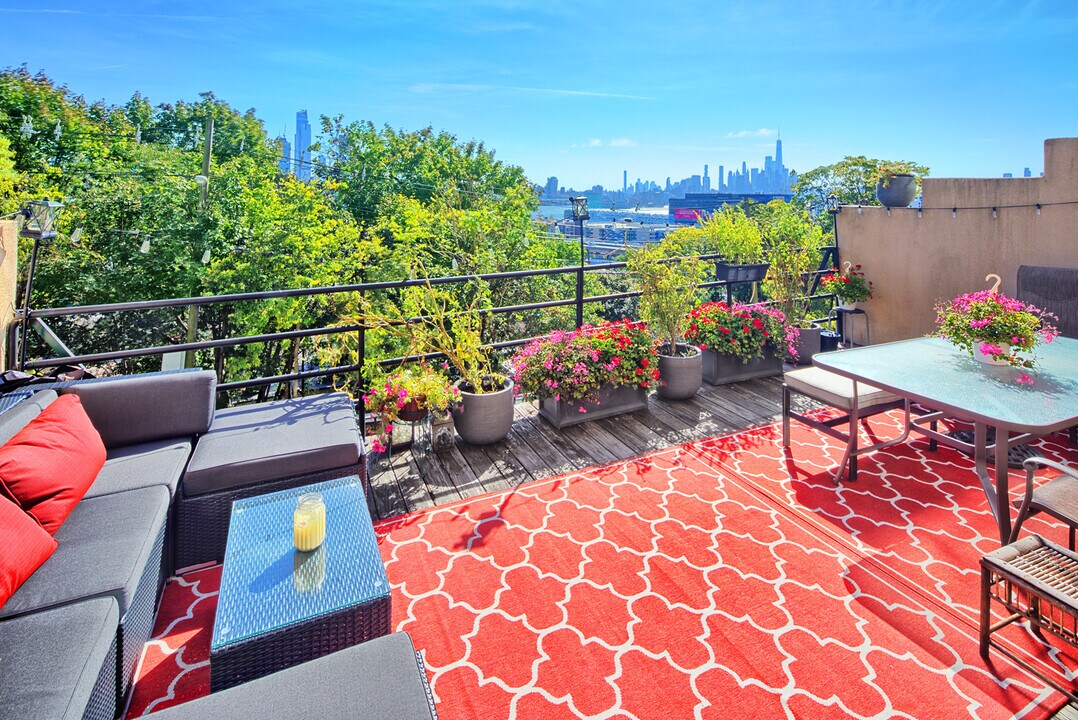 518 Gregory Ave, Unit A102 in Weehawken, NJ - Foto de edificio