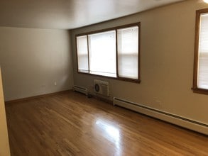 6019 W Higgins Ave, Unit 1-B in Chicago, IL - Building Photo - Building Photo