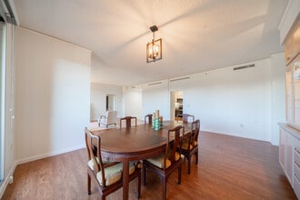 1 Towers Park Ln in San Antonio, TX - Building Photo - Building Photo