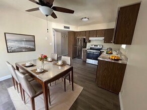 6049 E Albany St in Mesa, AZ - Foto de edificio - Building Photo