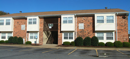 Berkley Square Apartments in Norfolk, VA - Building Photo - Building Photo