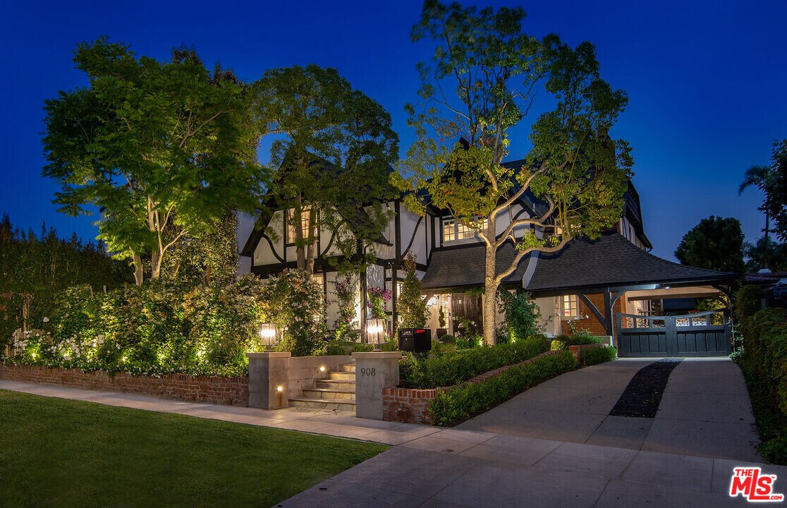 908 Malcolm Ave in Los Angeles, CA - Building Photo