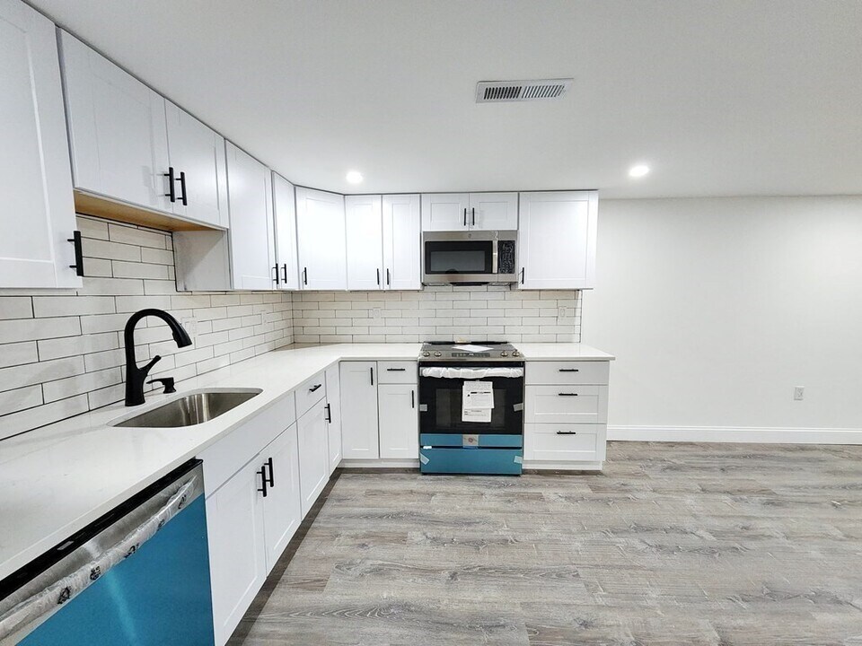 99 Randall Rd-Unit -1 in Revere, MA - Building Photo