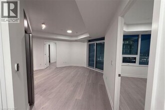 2501 Saw Whet Blvd. in Oakville, ON - Building Photo - Building Photo