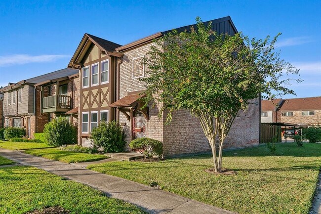 2324 Shadowdale Dr in Houston, TX - Building Photo - Building Photo