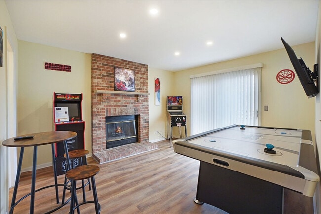 303 Danbury Dr, Unit SI ID1285015P in Naperville, IL - Foto de edificio - Building Photo