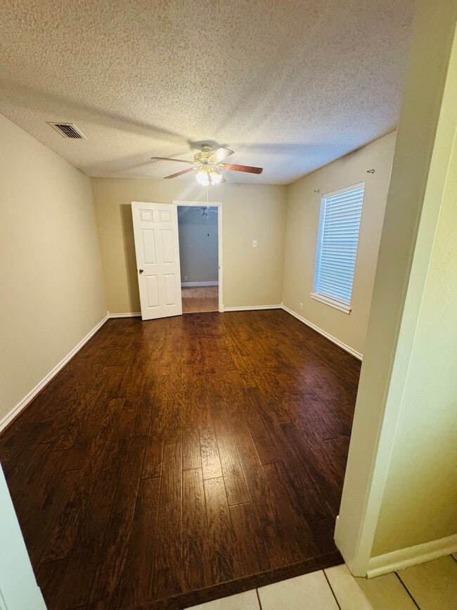 115 Fairview Dr in Longview, TX - Foto de edificio - Building Photo