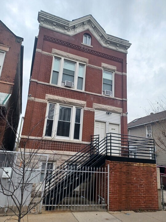 2416 S Sawyer Ave in Chicago, IL - Building Photo