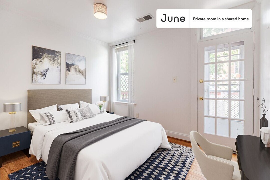 Private bedroom in 3 bed/1 bath Home in Washington, DC - Building Photo