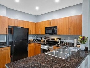 1060 S Third St, Unit 231 in San Jose, CA - Building Photo - Building Photo