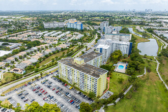 Hillcrest No 21 in Hollywood, FL - Building Photo - Building Photo