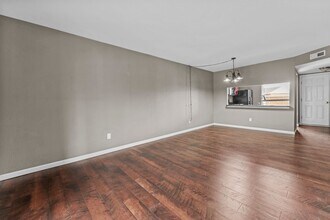 1943 Greenpoint Dr in St. Louis, MO - Building Photo - Building Photo