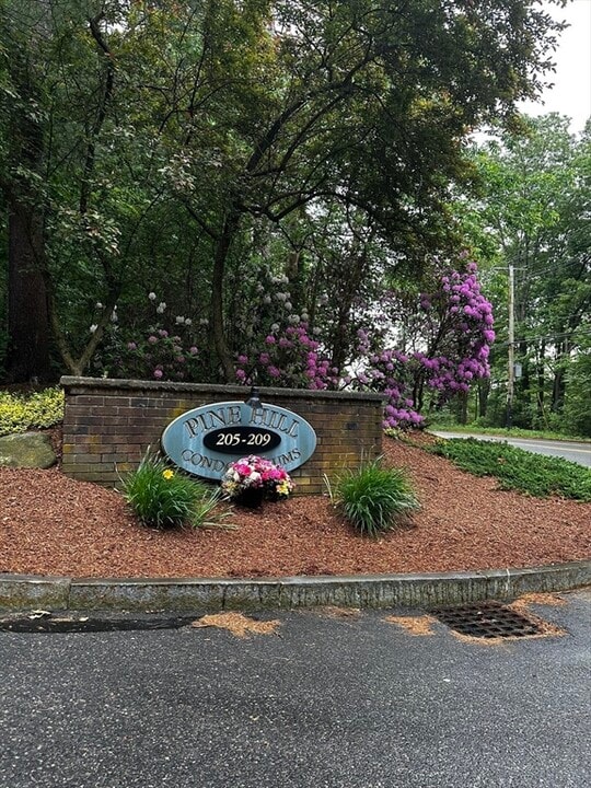 205 Great Rd in Acton, MA - Foto de edificio