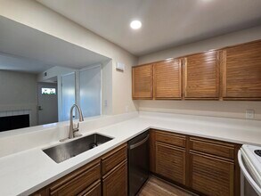 25671 Le Parc, Unit #3 in Lake Forest, CA - Building Photo - Building Photo