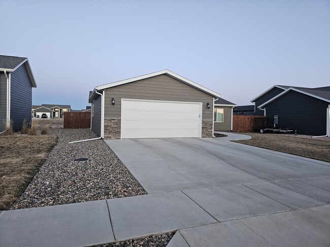 671 Valor Ct in Box Elder, SD - Building Photo - Building Photo