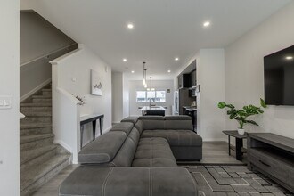 7628 Mapleford Blvd in Regina, SK - Building Photo - Building Photo