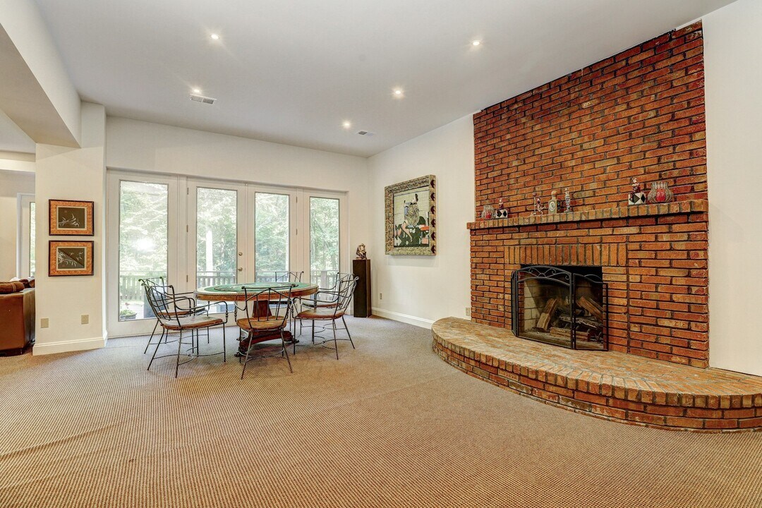 25 Highfield Ct in Cockeysville, MD - Building Photo