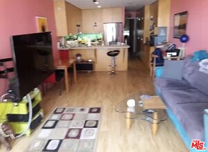 22 Navy St-Unit -203 in Los Angeles, CA - Building Photo - Building Photo