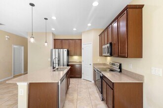 215 Lakeshore Dr in Davenport, FL - Building Photo - Building Photo