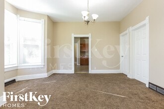 542 Oak St in Waukegan, IL - Foto de edificio - Building Photo