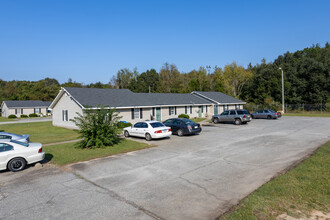 611 Swift St in Albany, GA - Foto de edificio - Building Photo