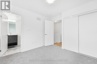 4902 Valera Rd in Burlington, ON - Building Photo - Building Photo