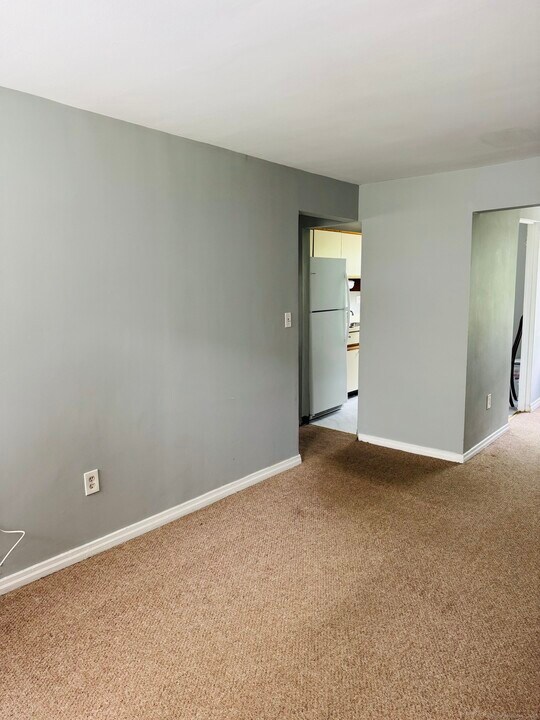 9 Clarmore Dr in Norwalk, CT - Building Photo