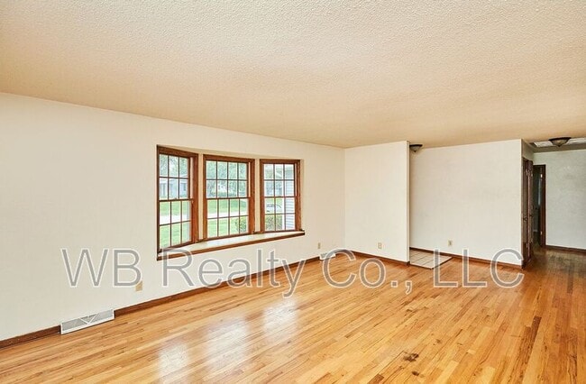 2928 Vine St in West Des Moines, IA - Building Photo - Building Photo