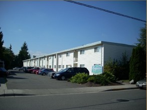 Esquire Apartments in Puyallup, WA - Building Photo - Building Photo