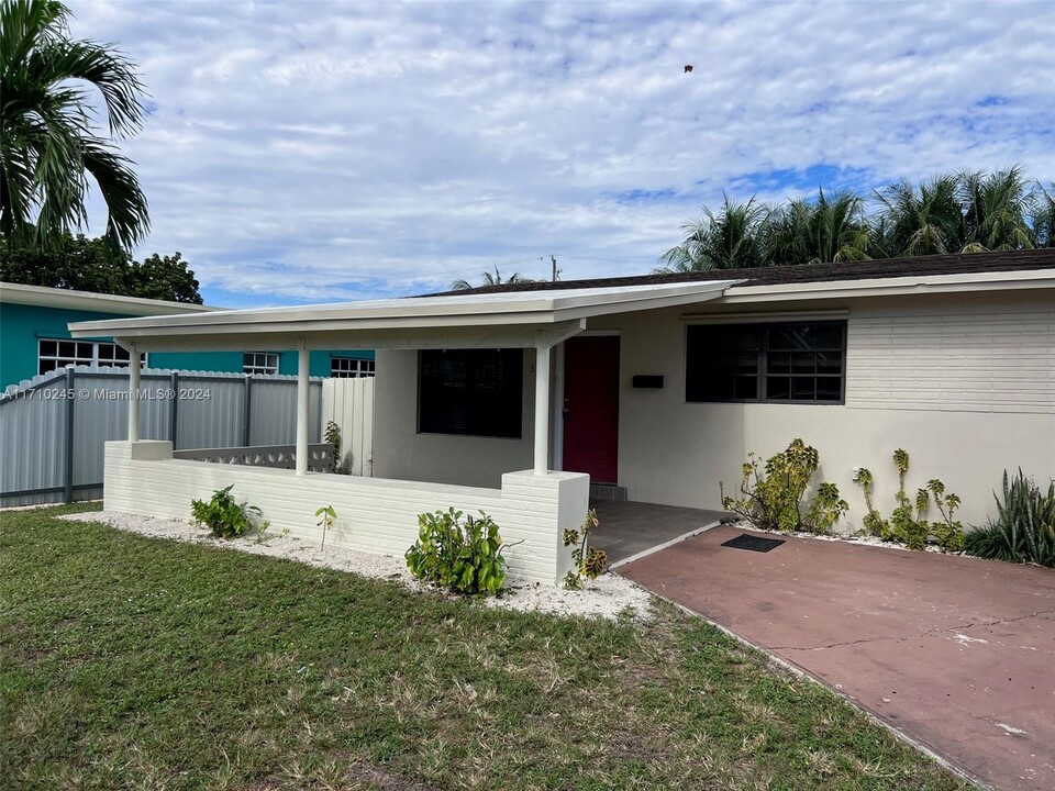 333 W 32nd St in Hialeah, FL - Building Photo