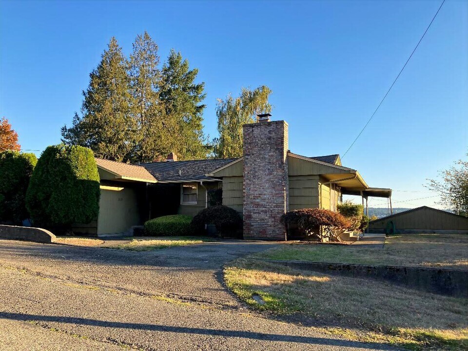 2023 E 18th St in Bremerton, WA - Building Photo