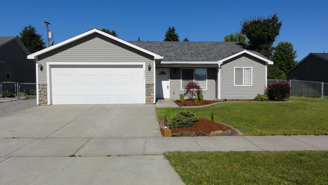 9377 N Macie Loop in Hayden, ID - Building Photo
