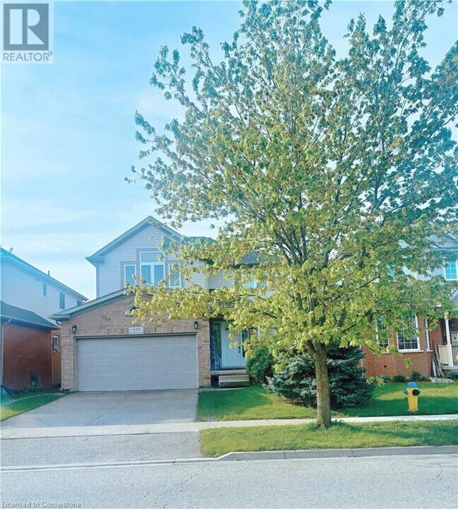 549 New Bedford Dr in Waterloo, ON - Building Photo