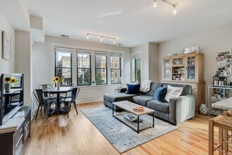 2229 W Wilson Ave in Chicago, IL - Foto de edificio - Building Photo